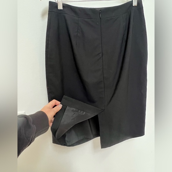 Banana Republic Black Wool Suit Skirt in Size 8 Tall. - Picture 3 of 3